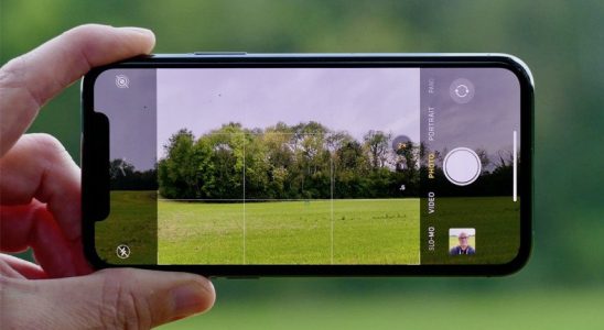 iPhone Kamera Uygulaması, Kullanıcıların Konum Verilerini de Paylaşıyor