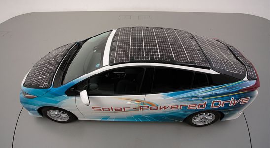 Toyota, Elektrikli Arabalar İçin Güneş Oturumu Test Ediyor
